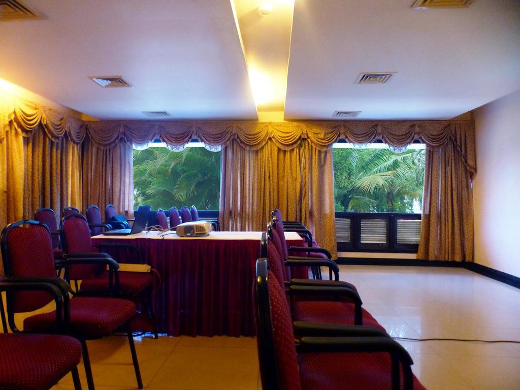 Hotel Highway Garden Kochi Ngoại thất bức ảnh